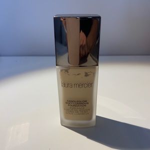 Laura Mercier CandleGlow luminous foundation